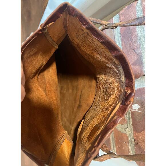 Vintage Moroccan Leather Embroidered Tooled
Crossbody bag - Picture 10 of 11